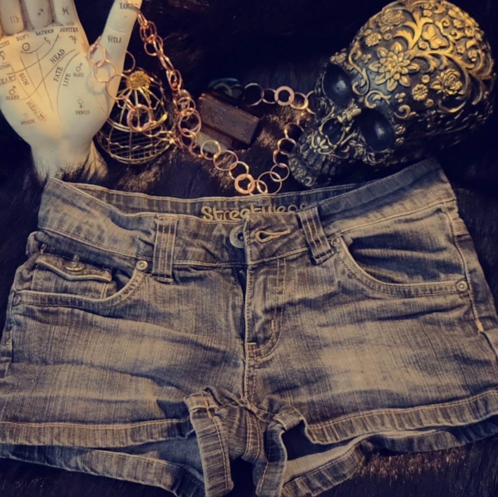 Size 3 streewear society low-rise denim shorts